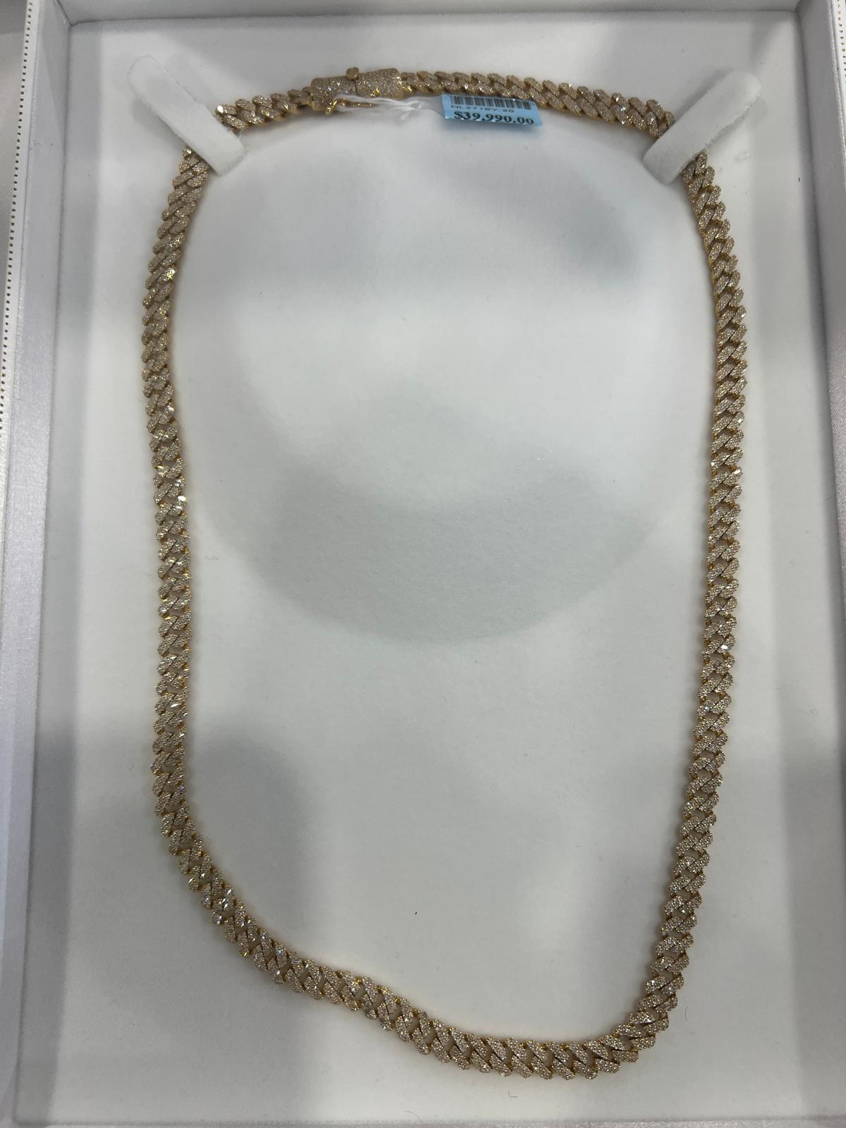 Luxurious 10kt Yellow Gold Necklace Embellished with 10.52 Carat Diamond Accent