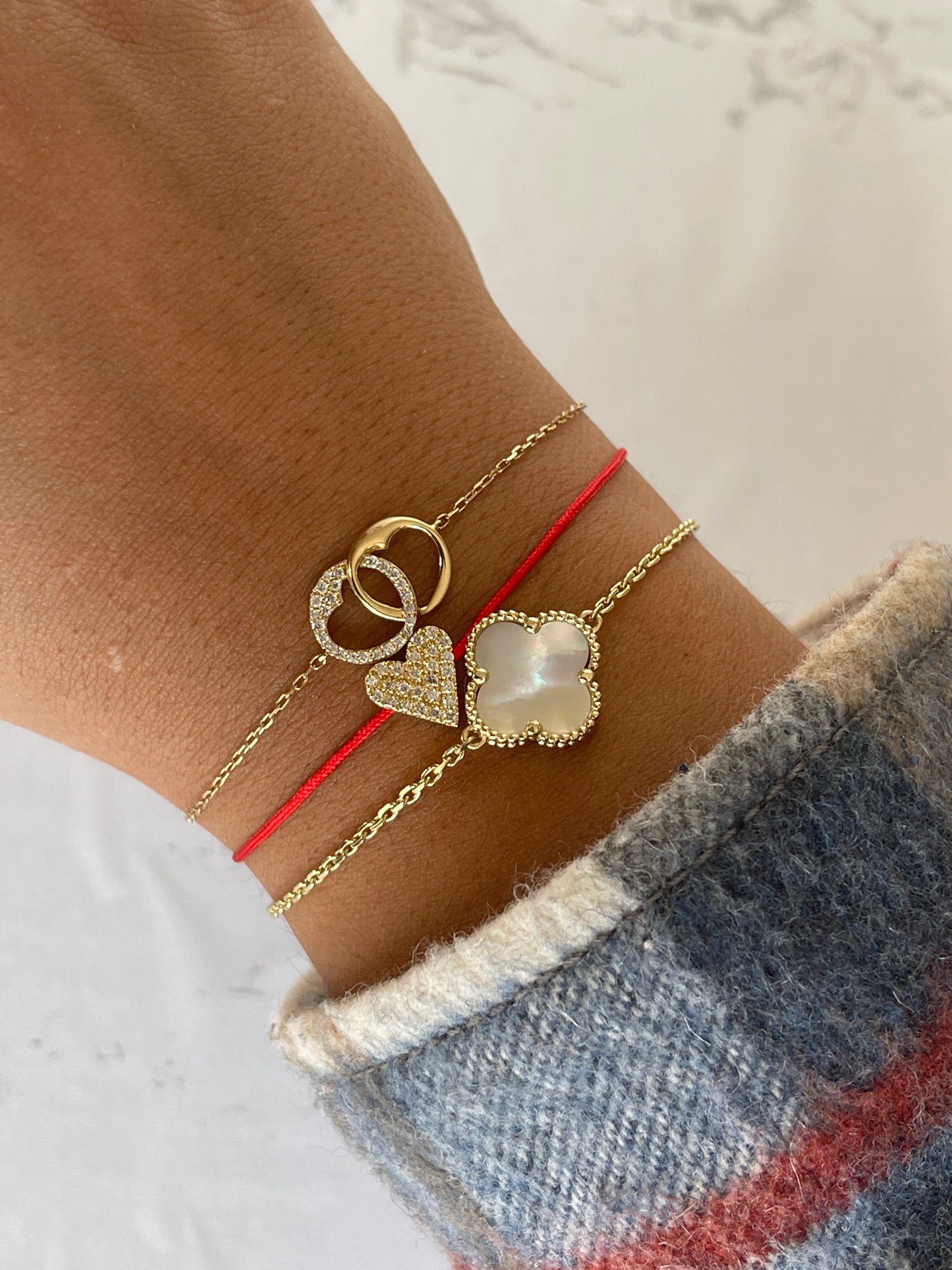 VCA single motif bracelet with genuine Mother of Pearl