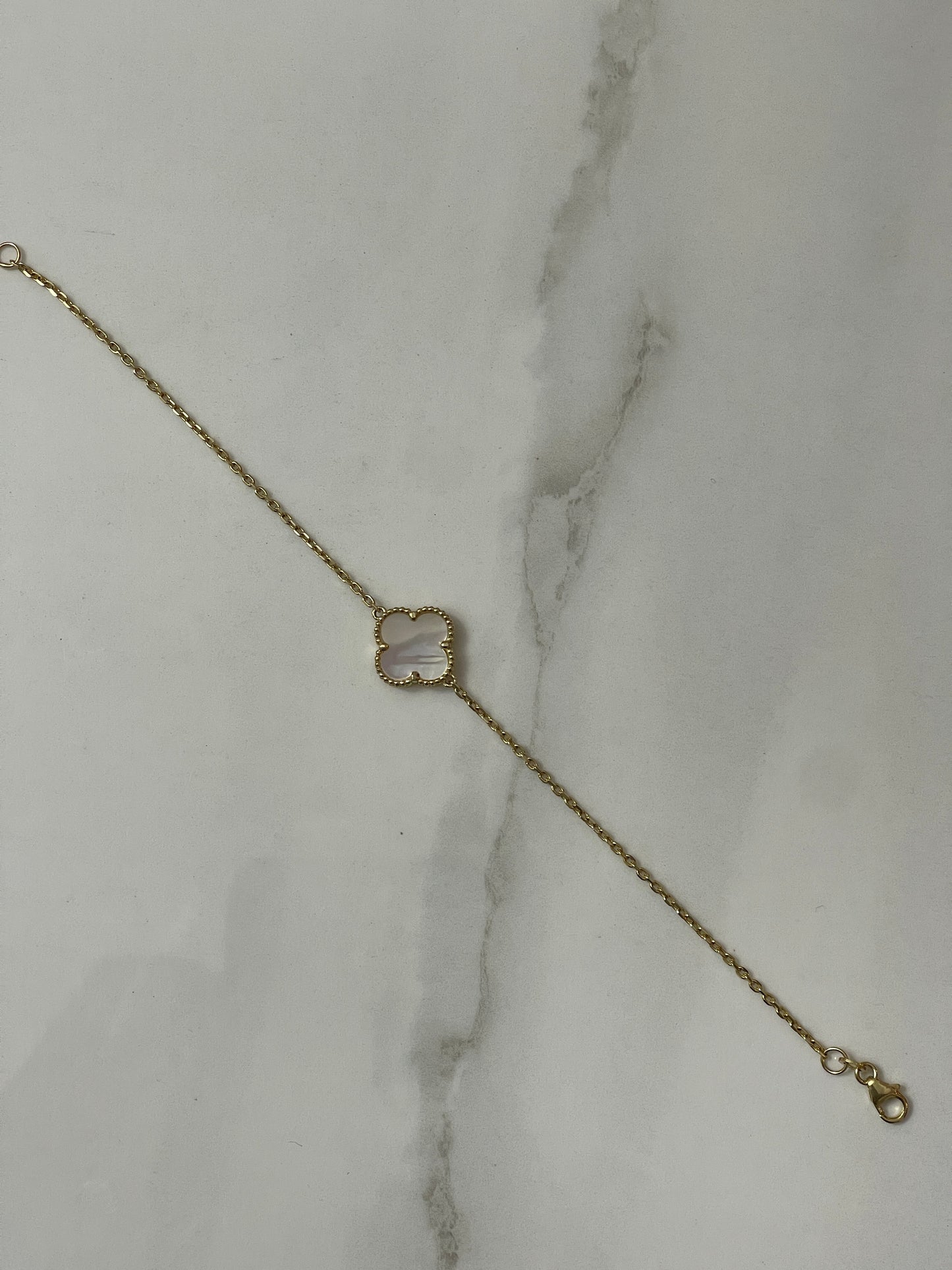 VCA single motif bracelet with genuine Mother of Pearl