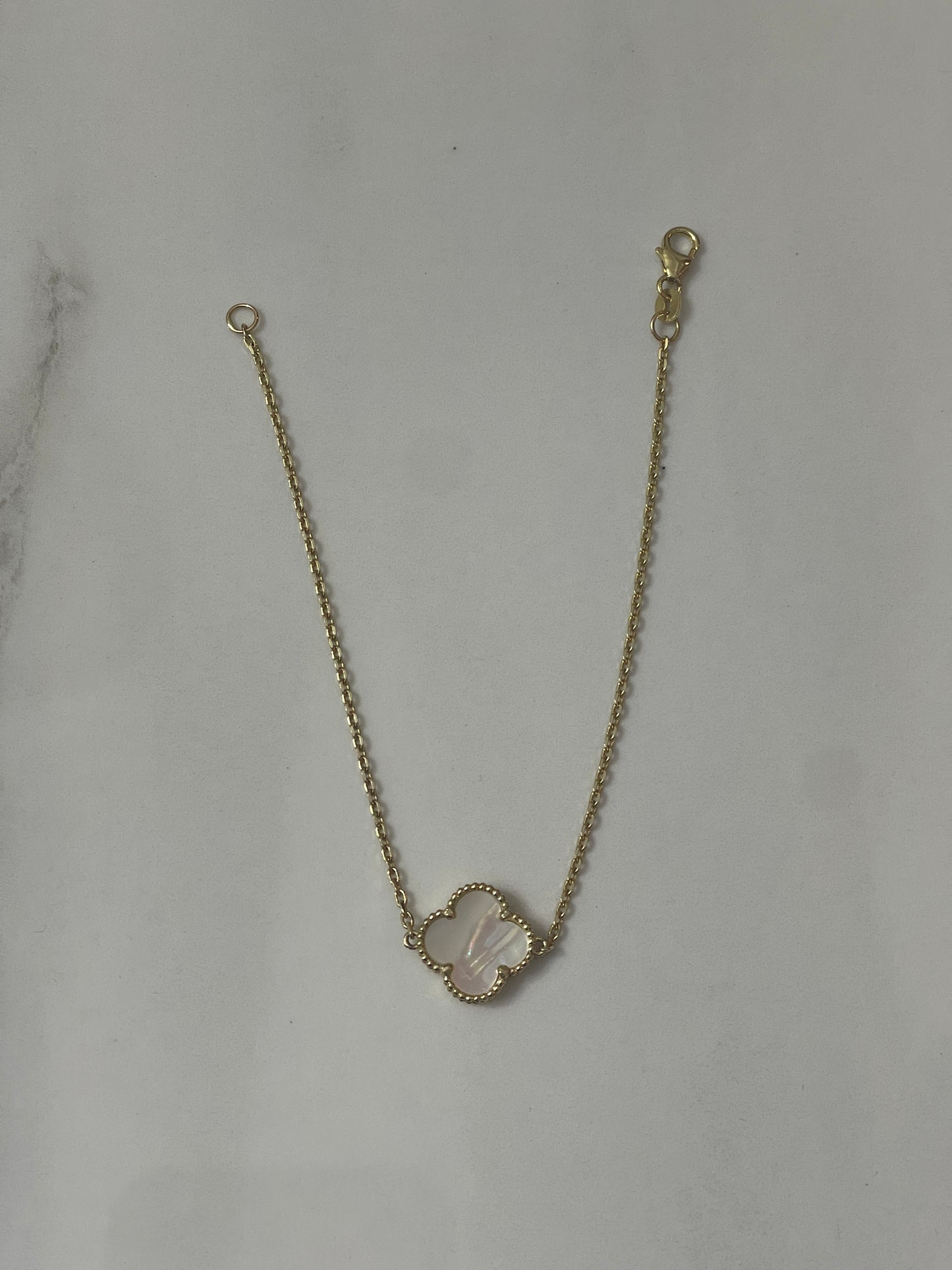 VCA single motif bracelet with genuine Mother of Pearl