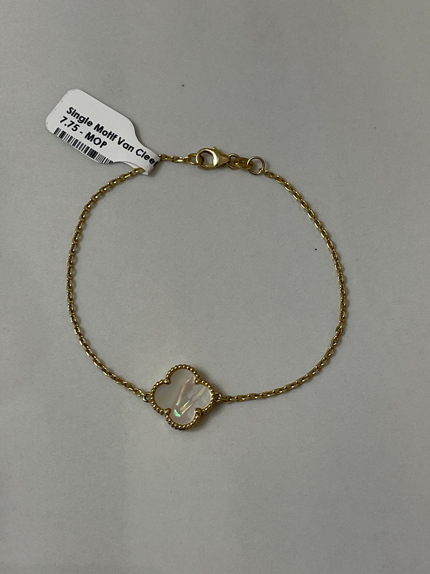 VCA single motif bracelet with genuine Mother of Pearl