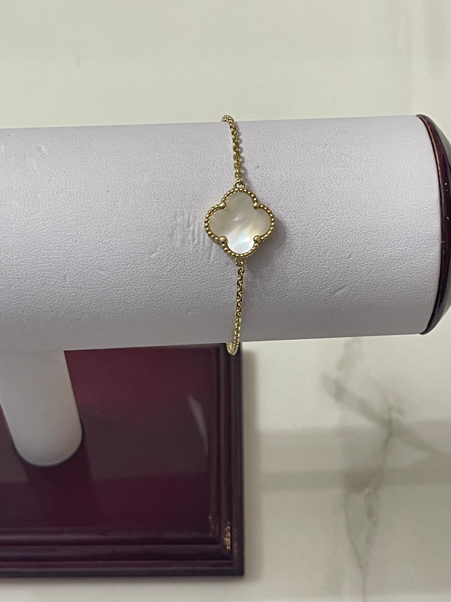 VCA single motif bracelet with genuine Mother of Pearl
