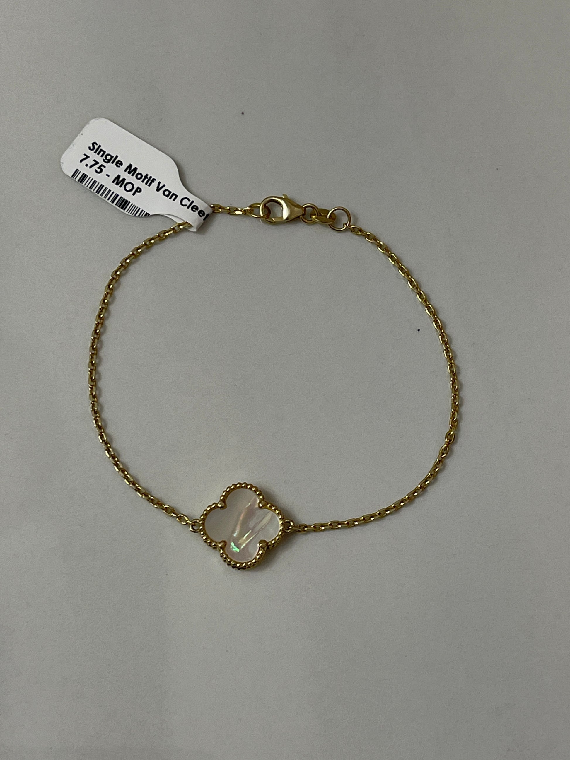 VCA single motif bracelet with genuine Mother of Pearl